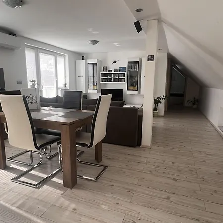 Ana's Place Apartman Cilli